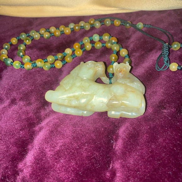 Chinese jade carving of a reclining horse with a monkey on it's back, see video - Picture 5 of 13